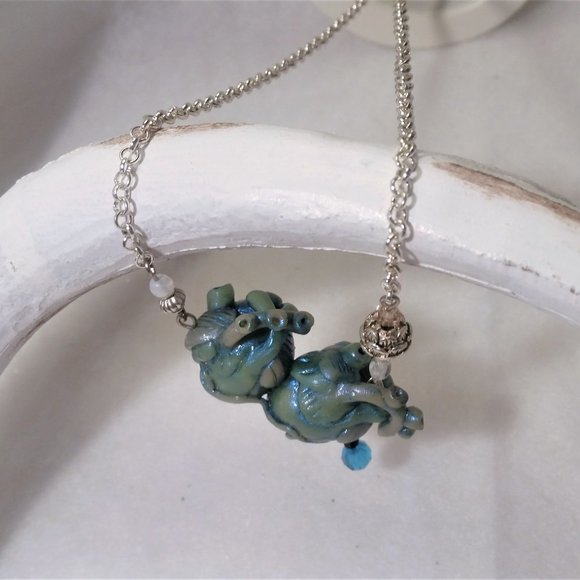 HANDMADE Turquoise blue iridescent Siamese anatomical heart necklace - Picture 5 of 9